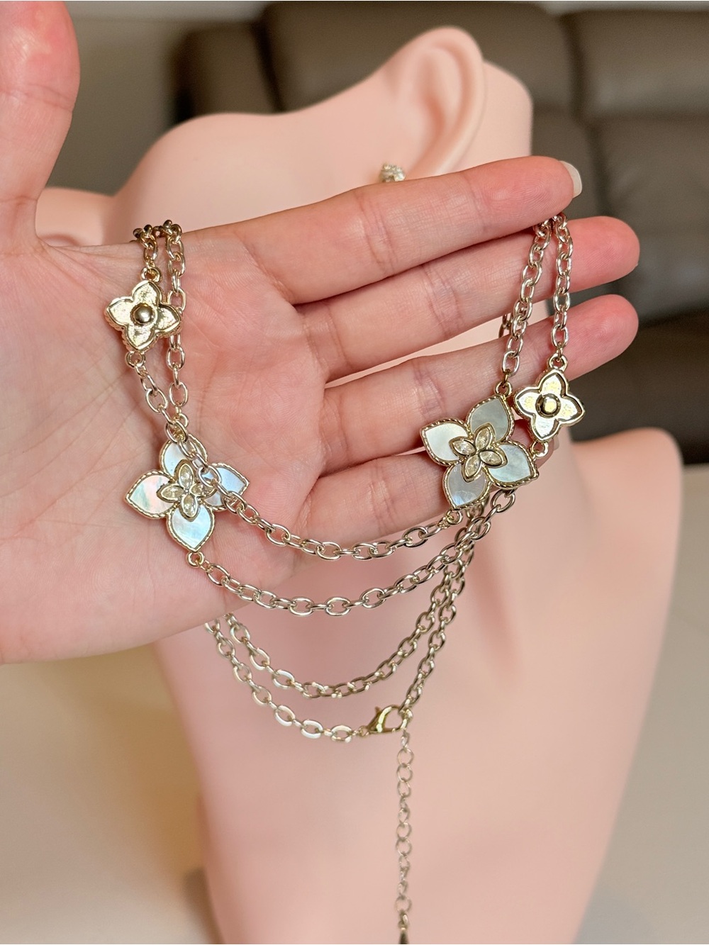 Alhambr Style Gold and Pearly White Floral Necklace With Zirconia - Picture 12 of 13